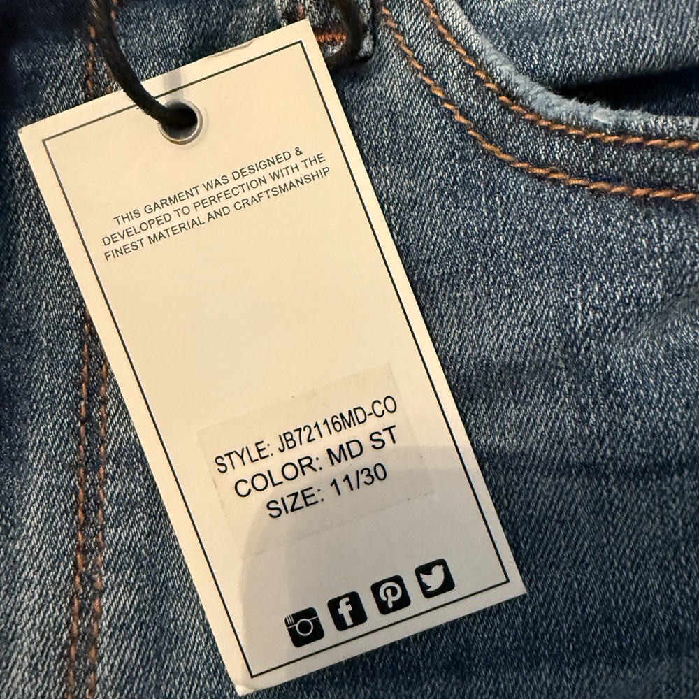 Judy Blue skinny Fit Capri Jeans Medium Blue * NEW WITH TAGS* - Picture 13 of 13
